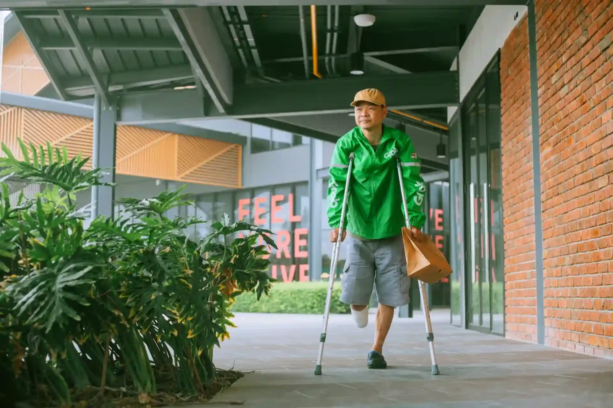 Amputee using crutches to walk after a severe accident injury, highlighting mobility challenges and compensation rights.